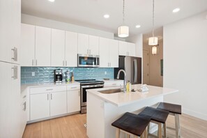 Private kitchen - The Harbor Condo 510 - Premier (Madeira Beach)