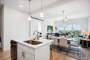 Private kitchen - The Harbor Condo 510 - Premier (Madeira Beach)