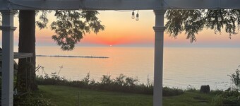 Scenic Waterfront Lake Michigan Escape