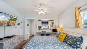 Apartment, 1 King Bed (Upham Beach Inn - #1 Studio) | WiFi - Upham Beach Inn - #1 Studio (St. Pete Beach)