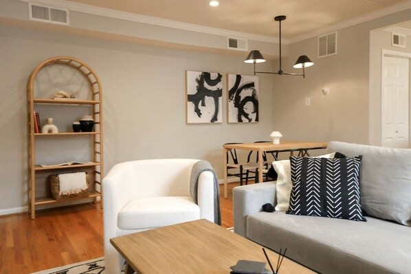 Een televisie en een kantoor