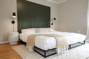 1 slaapkamer, een strijkplank/strijkijzer, wifi, beddengoed