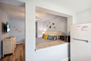 Apartment, 1 King Bed (Upham Beach Inn - #2 Studio) | 1 bedroom, WiFi - Upham Beach Inn - #2 Studio (St. Pete Beach)