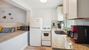 Lejlighed - 1 kingsize-seng (Upham Beach Inn - #2 Studio) | Privat køkken