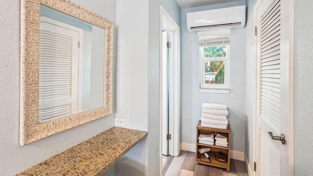 Apartment, 1 King Bed (Upham Beach Inn - #4 Studio) | Interior - Upham Beach Inn - #4 Studio (St. Pete Beach)