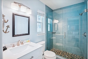 Apartment, 1 King Bed (Upham Beach Inn - #6 2BR Suite) | Bathroom - Upham Beach Inn - #6 2BR Suite (St. Pete Beach)