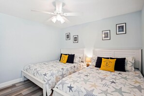 Apartamento, várias camas (Upham Beach Inn - #7 1BR Suite) | 1 quarto, Wi-Fi