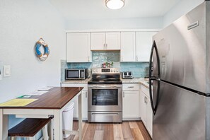 Apartment, 1 King Bed with Sofa bed (Upham Beach Inn - #9 1BR Suite) | Private kitchen - Upham Beach Inn - #9 1BR Suite (St. Pete Beach)