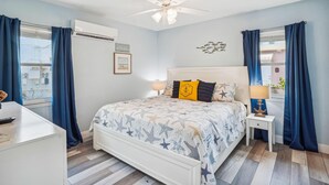 Appartement, 1 kingsize bed met slaapbank (Upham Beach Inn - #10 1BR Suite)