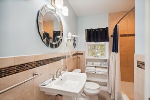 Bathroom - Upham Beach Inn - #11 1BR Suite (St. Pete Beach)