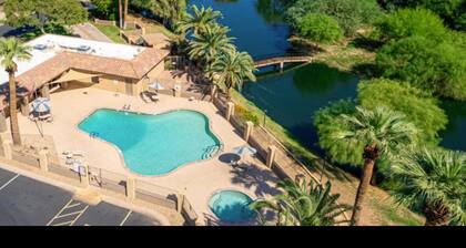 Walkable to all of Old Town Scottsdale, Heated Pool and resort amenities.