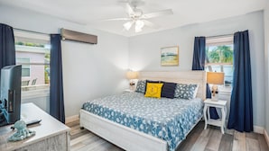 Apartment, 1 King Bed with Sofa bed (Upham Beach Inn - #12 1BR Suite) - Upham Beach Inn - #12 1BR Suite (St. Pete Beach)