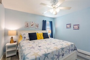 Apartment, Mehrere Betten (Upham Beach Inn #9 and #10 2BR Suite) | 2 Schlafzimmer, WLAN