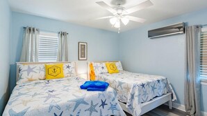 Hus, flere senger (Upham Beach Inn - Entire Property)