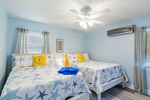 Lägenhet - flera sängar (Upham Beach Inn #11 and #12 2BR Suite) | 2 sovrum och wi-fi