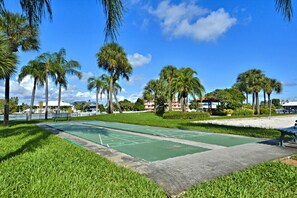 Condo, Multiple Beds (Land's End 4-404 Bay Front - Premier) | Sports court