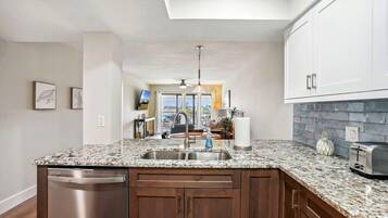 Condo, Multiple Beds (Land's End 4-404 Bay Front - Premier) | Interior