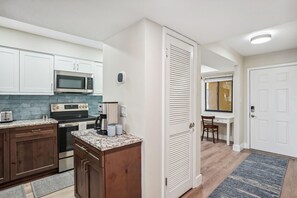 Condo, Multiple Beds (Land's End 4-404 Bay Front - Premier) | Private kitchen | Oven, toaster