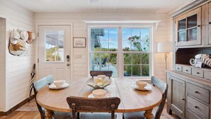 Casa, várias camas (Sandy Dunes) | Opções para refeição