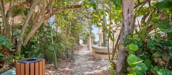 Beach Livin 1 - 1 Bedroom Downstairs