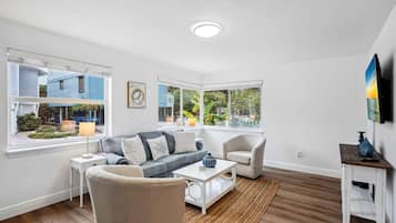 Condo, 1 Queen Bed (Beach Livin 1 - 1 Bedroom Downstairs) | Living area | TV