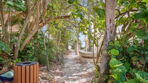 Condo (Beach Livin 2 - 1 Bedroom Downstairs) | Property grounds - Beach Livin 2 - 1 Bedroom Downstairs (Treasure Island)