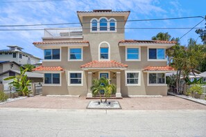 Condo (Beach Livin 2 - 1 Bedroom Downstairs) | Exterior