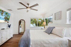 House, Multiple Beds (Beach Livin - All)