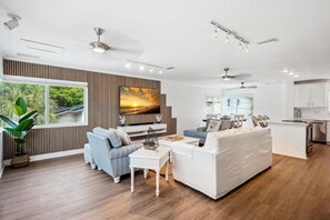 Hus - flere senge (Beach Livin - All) | Opholdsområde | Tv