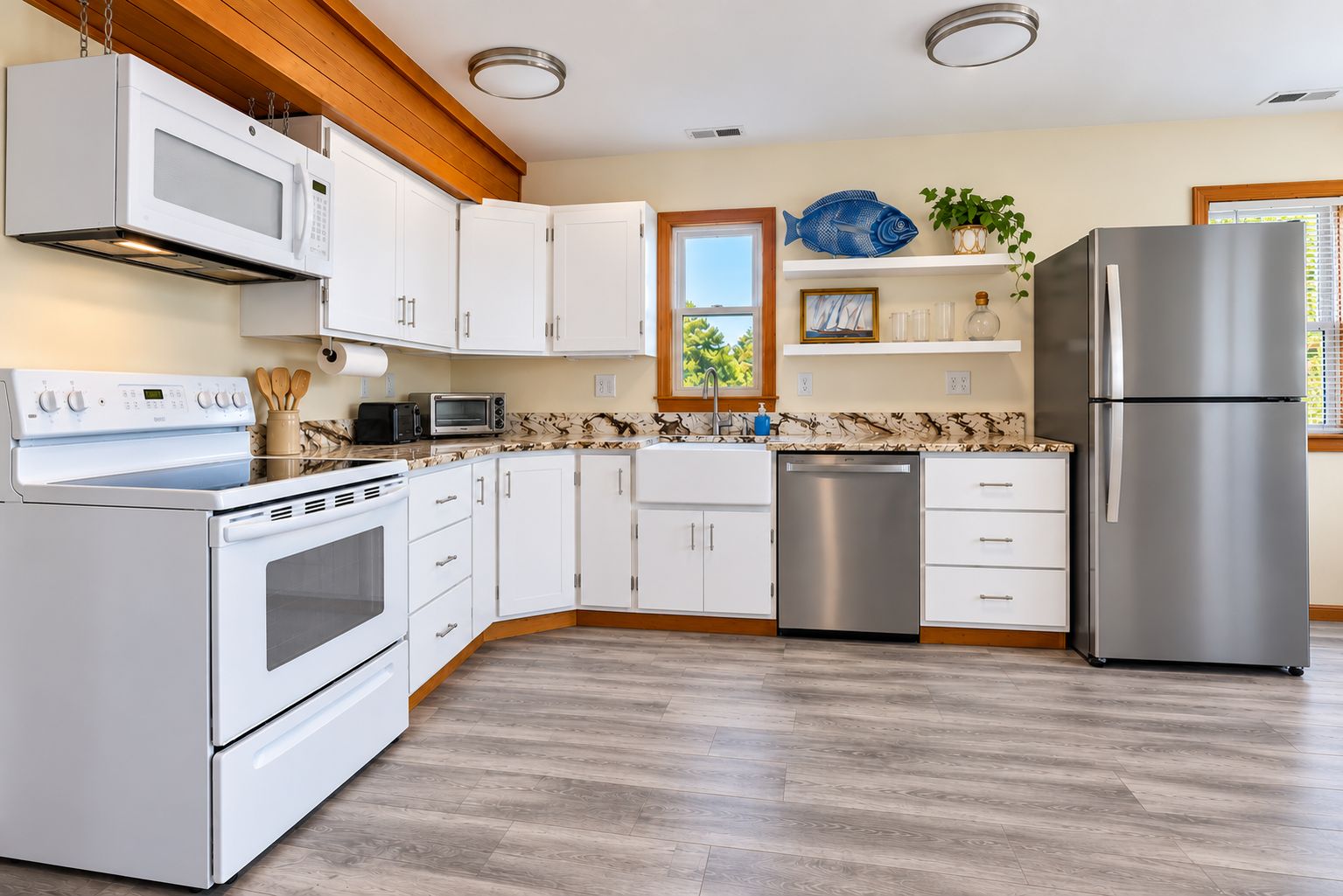 Fully stocked kitchen with plenty of space for your needs. 