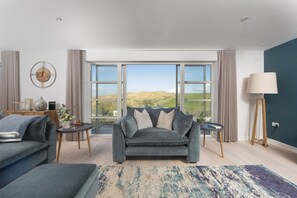 Smart TV, stereo - Lovely Sea and Beach view - Free parking - Wi-Fi (Holywell Bay)