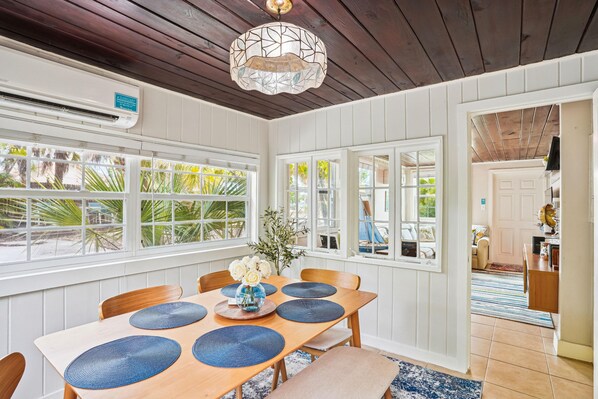 Casa, varias camas (Beach House on the Sand) | Restaurantes