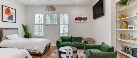 3 bedrooms, desk, iron/ironing board, WiFi
