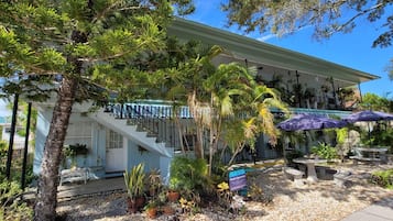 Condo, 1 King Bed with Sofa bed (Beach Quarters #8) | Outdoor dining