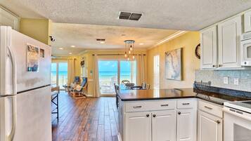 House, Multiple Beds (Beach Haven #C6) | Private kitchen | Oven, toaster
