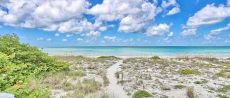 House, Multiple Beds (Beach Haven #C6)