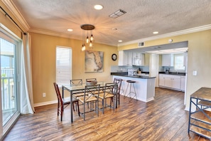 House, Multiple Beds (Beach Haven #C6) | Dining
