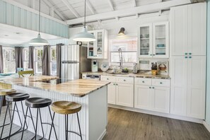 House, Multiple Beds (Beach Life 2) | Private kitchen - Beach Life 2 (Treasure Island)