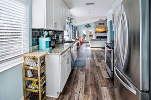 House, Multiple Beds (Beach Life 5) | Private kitchen | Oven, toaster