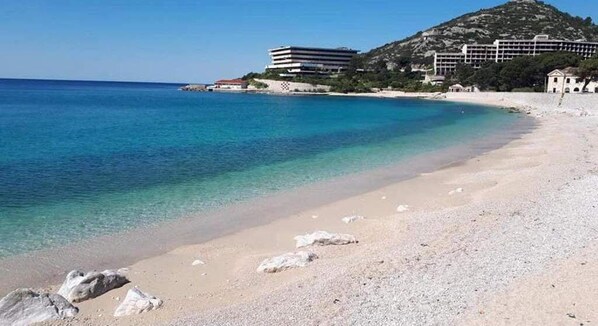 Solsenger og strandhåndklær