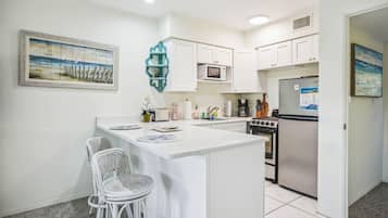 Condo, 1 King Bed with Sofa bed (Beach Quarters #6) | Private kitchen | Oven, toaster