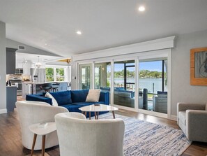 Smart TV - Waterfront home close to Downtown St Pete w/ boat dock, firepit
(St. Petersburg)