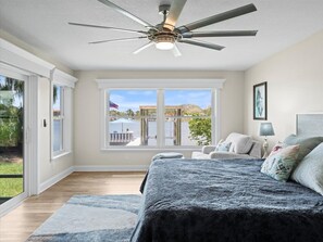3 bedrooms, WiFi, bed sheets - Waterfront home close to Downtown St Pete w/ boat dock, firepit
 (St. Petersburg)