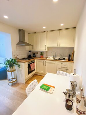 Geladeira, fogão, cooktop, torradeira