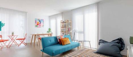 Télévision, chaßne hi-fi, espaces bureaux