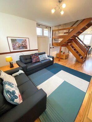 Televisión y oficina 