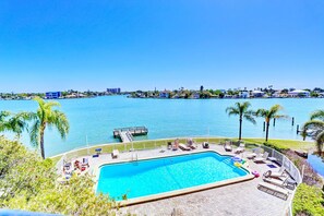 Leilighet, flere senger (Palms Of Treasure Island #210) | Basseng | Et oppvarmet basseng