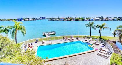Palms Of Treasure Island #210