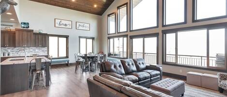 Televisio, takka, pöytÀjalkapallopöytÀ, pöytÀtennispöytÀ