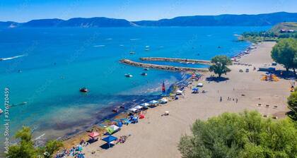 2 Bear Lake House - Stunning Views, Spa Onsite! (36 Guests)